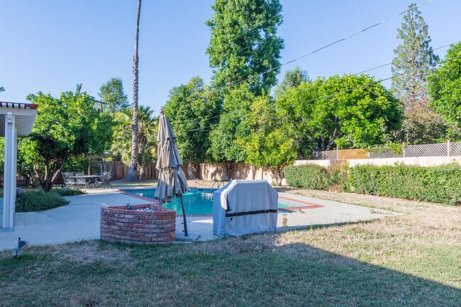 Building Photo - 6201 Melba Ave