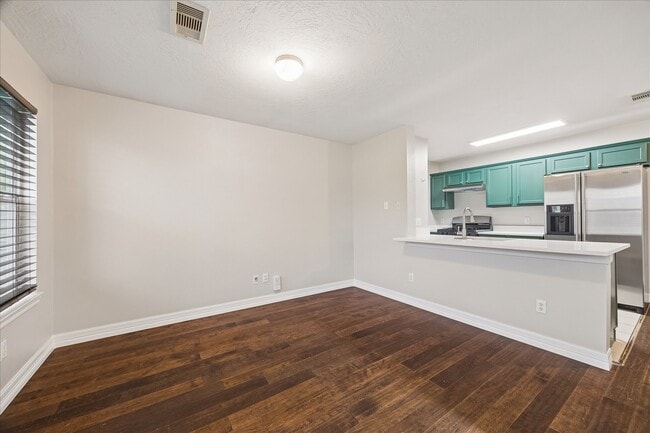 Building Photo - 1510 Robin St