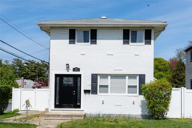 Building Photo - 42 Madison Dr