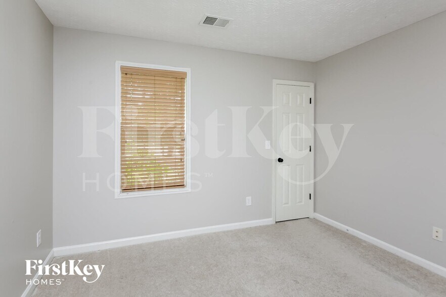 Building Photo - 6247 Highgrove Dr