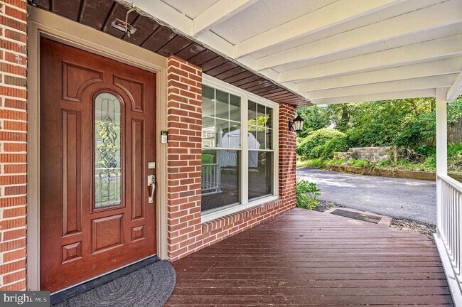 Building Photo - 25 Pennsbury Way E