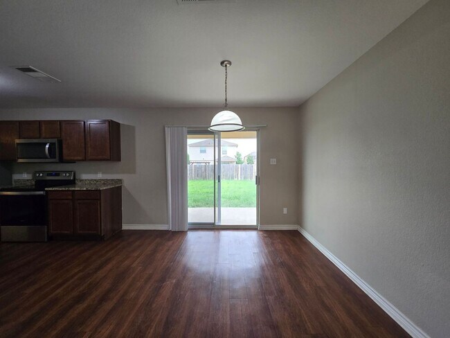 Building Photo - 5302 Lyra Dr