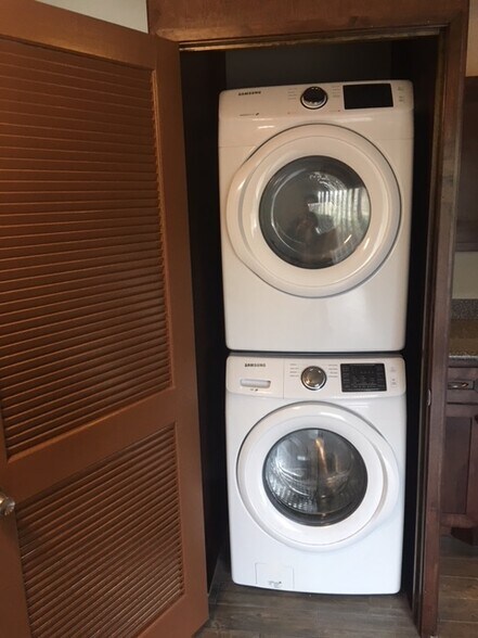 Building Photo - 2737 Houston Ave