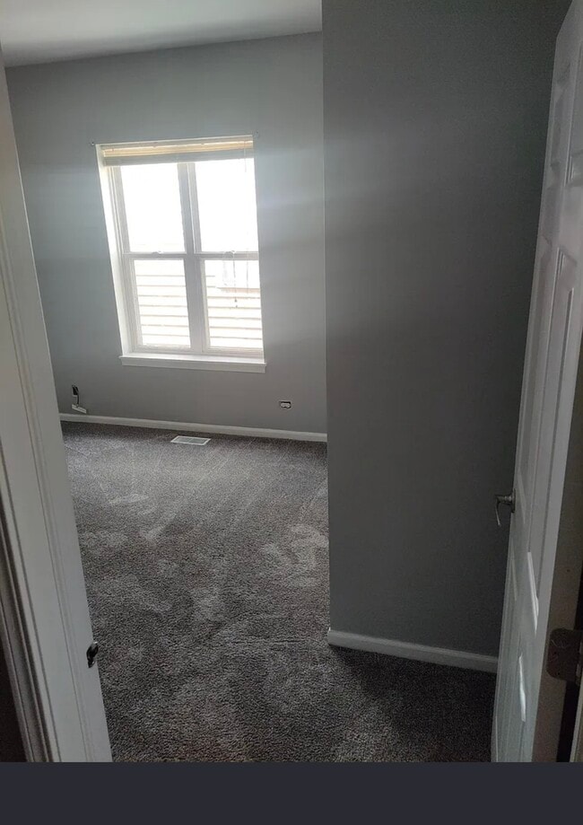 Building Photo - 1900 N Laramie Ave