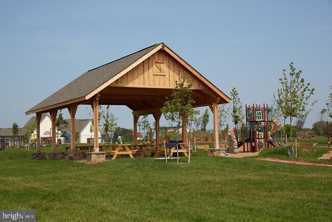 Building Photo - 526 Parkland Dr