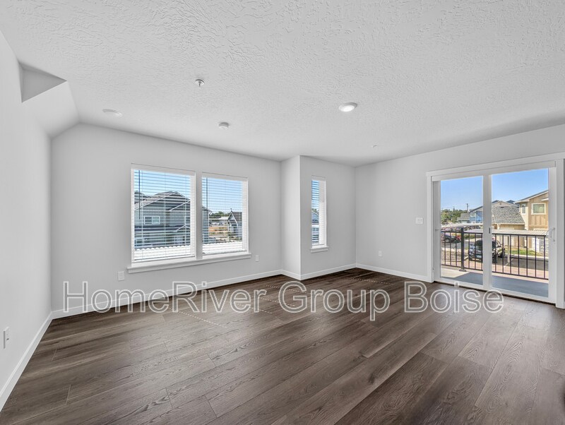 Building Photo - 857 E Travel Ln