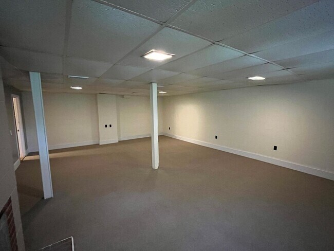 Building Photo - Spacious 4-Bedroom 3-Bathroom Brick Home in Arcadia Area