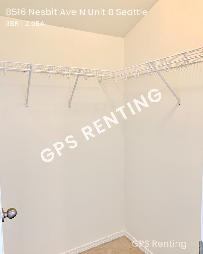 Building Photo - Beautiful N. Seattle 3 story townhouse wit...