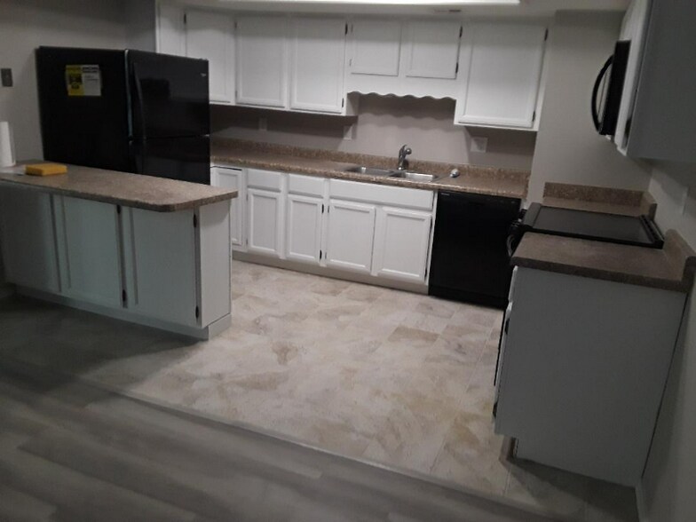 Building Photo - 4852 W Frier Dr