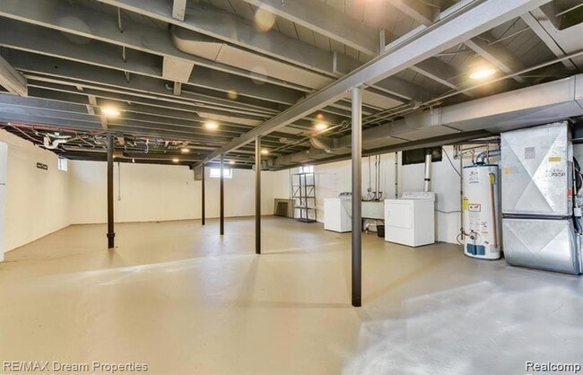 Building Photo - 27865 Brettonwoods St