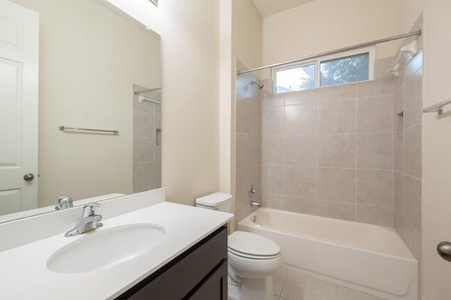 Building Photo - 14928 Iveans Way
