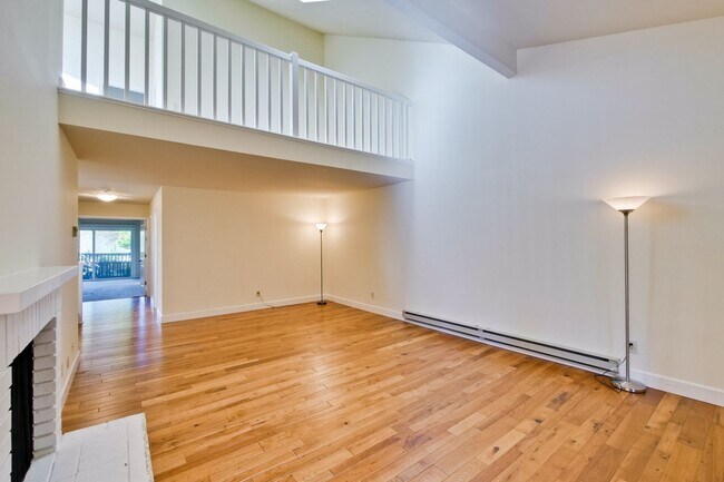 Building Photo - 2040 W Middlefield Rd