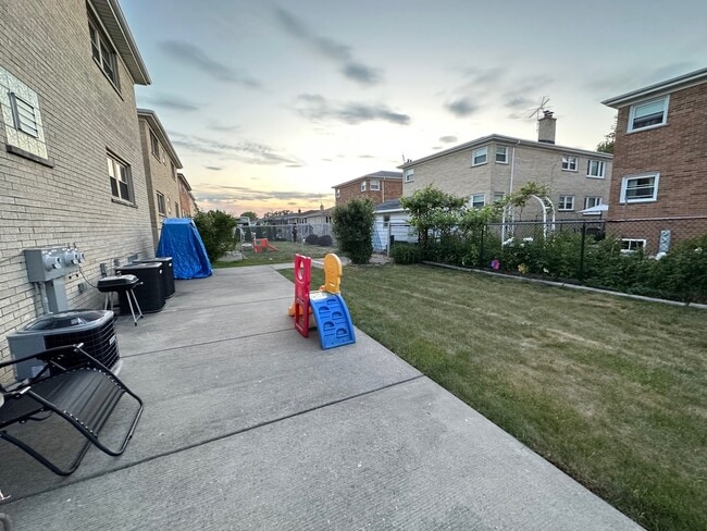 Building Photo - 8440 W Windsor Ave