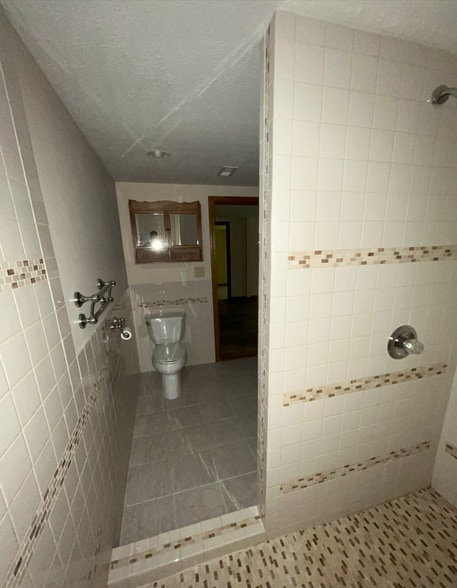 shower - 258 E Hubert Ave