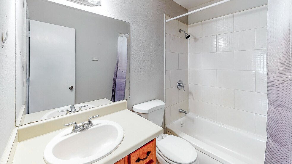 Building Photo - 362 Camelot Pkwy