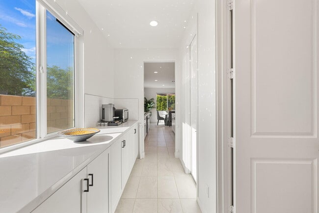 Building Photo - 81890 Via Encinitas