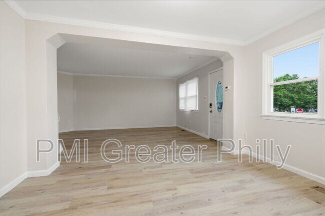 Building Photo - 1523 W Cheltenham Ave