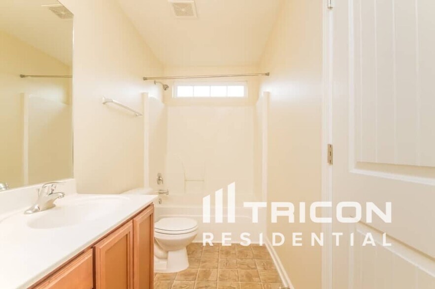 Building Photo - 1206 Aretha Dr