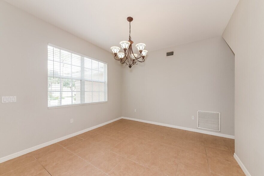 Building Photo - 9026 Beacon Manor Terrace
