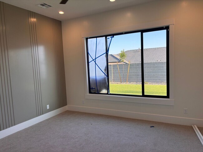 Building Photo - Beautiful 5 bedroom 4 bath in Desert Canyons