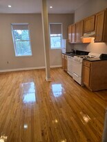 Building Photo - 165 Park Dr