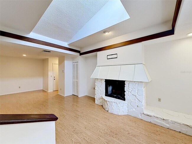Building Photo - 4405 W Fair Oaks Ave