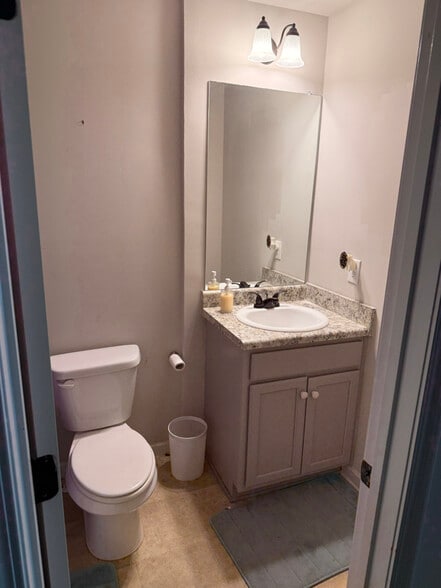 Building Photo - 1028 Mcconaughy Ct