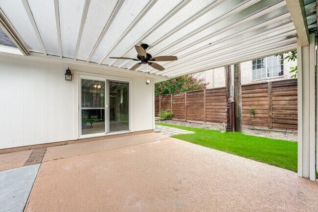 Building Photo - 7906 Del Monte Dr