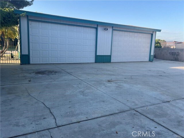 Building Photo - 8541 Orangewood Ave