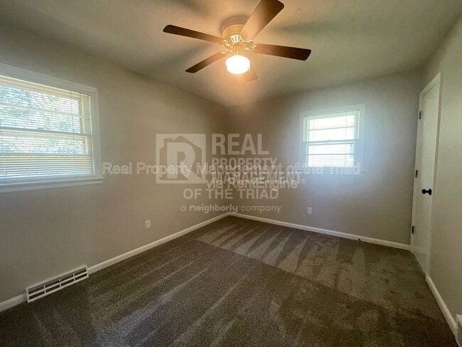 Building Photo - 803 Graylyn Dr