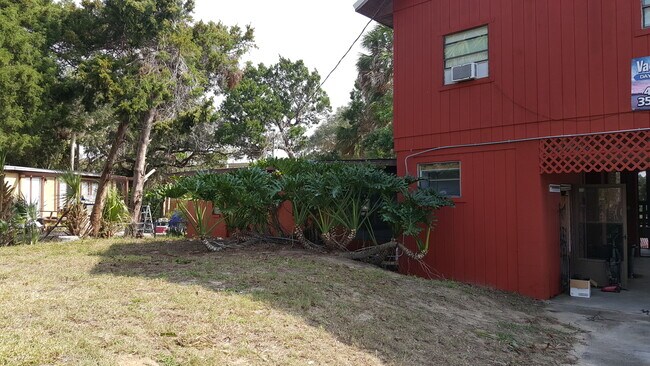 MIL Ground level 1 story waterfront Home - 13972 W Ozello Trl