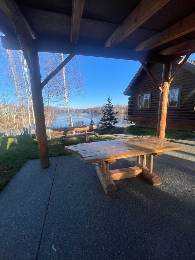 Building Photo - Amazing custom built Alaskan Log home acro...
