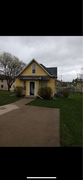 Primary Photo - 1206 Elm St