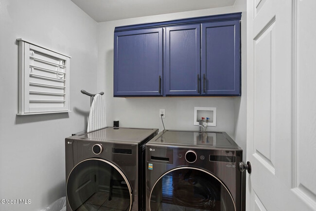 Building Photo - 8 Backstretch Ct