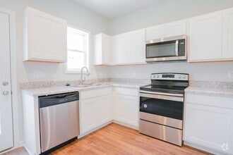 Building Photo - 2 bed/2 bath Townhome- Close to Downtown C...