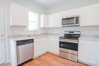 Building Photo - 2 Bed/2.5 Bath Townhome-Close to downtown Clayton!