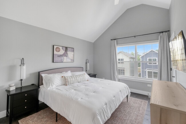 Building Photo - 100 Great Loop E Dr