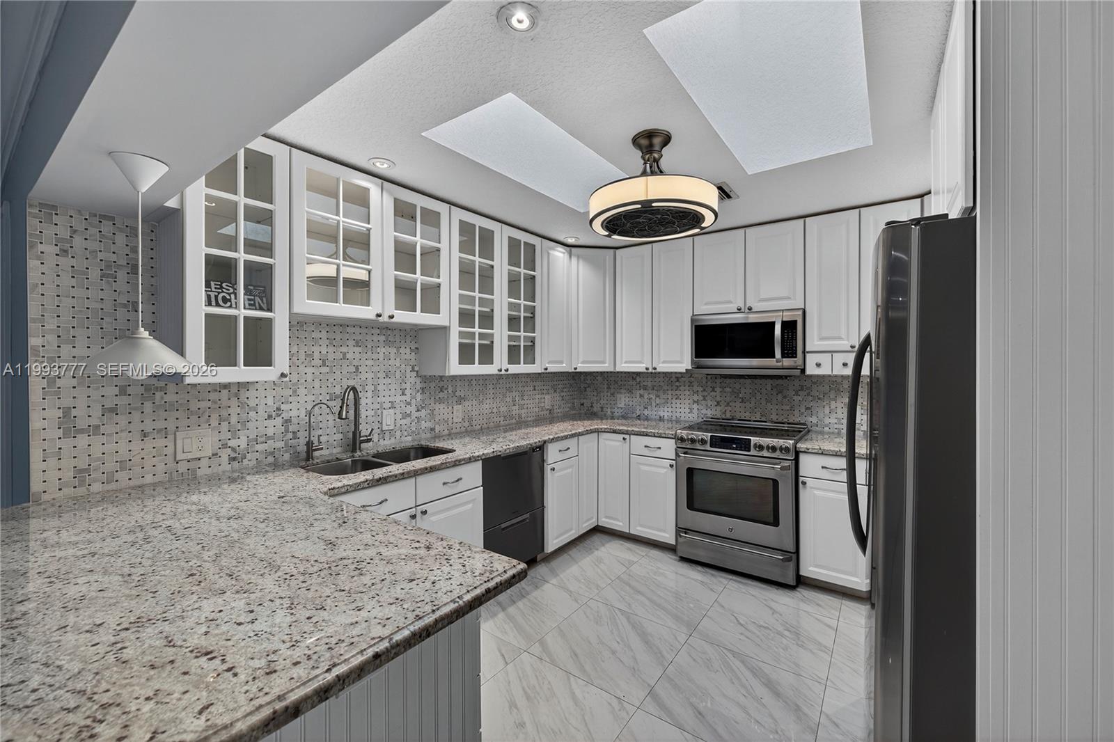 Building Photo - 2801 Coral Shores Dr