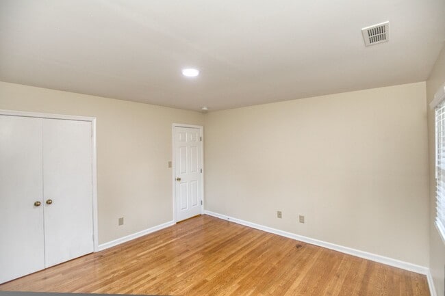 Building Photo - Great Location in Williamsburg!