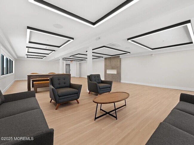 Building Photo - 27 3rd Ave