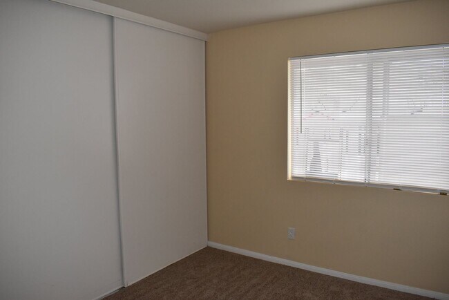 Building Photo - First Floor Single Story 3 Bed 2 Bath Cond...