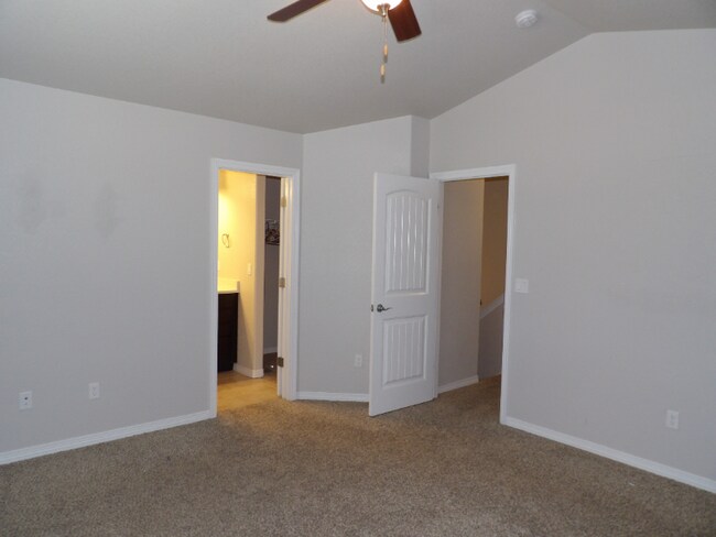 Building Photo - 13534 Park Gate Dr