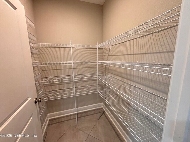 Building Photo - 212 Willow Crk Ct