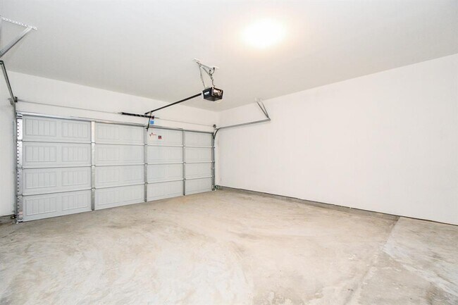 Building Photo - 3024 Crown Gate Dr