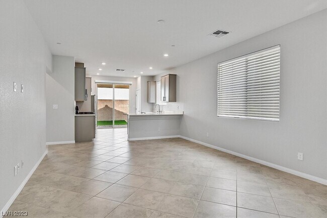 Building Photo - 2388 Bellinzona Pl
