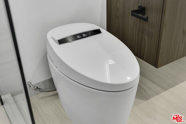 Building Photo - 10630 Wilkins Ave