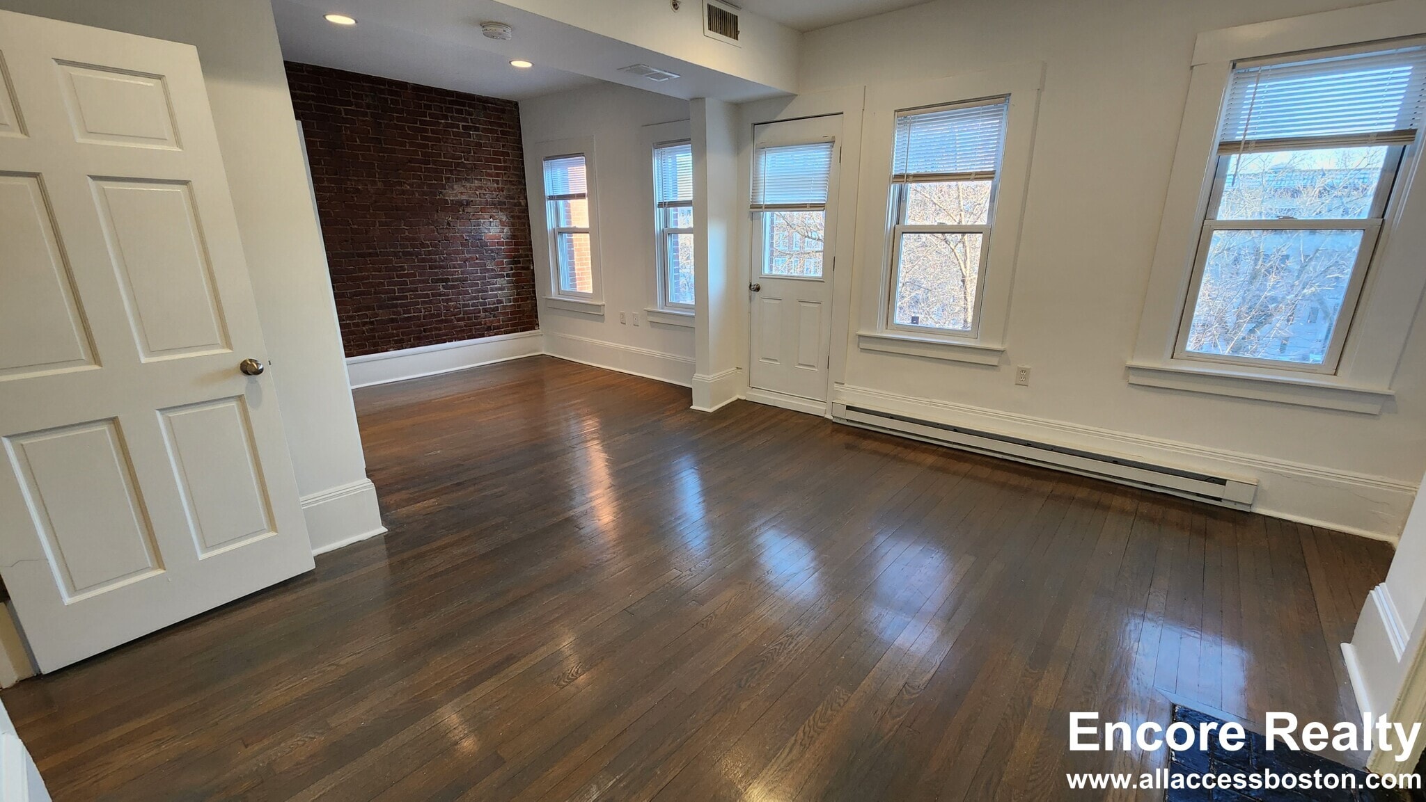 Building Photo - 1404 Beacon St