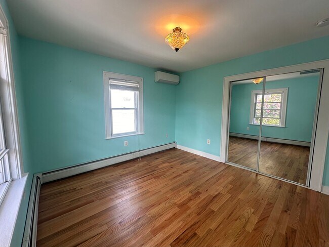 Building Photo - 321 Hemlock St