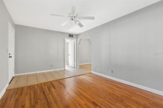 Building Photo - 1005 W Woodlawn Ave