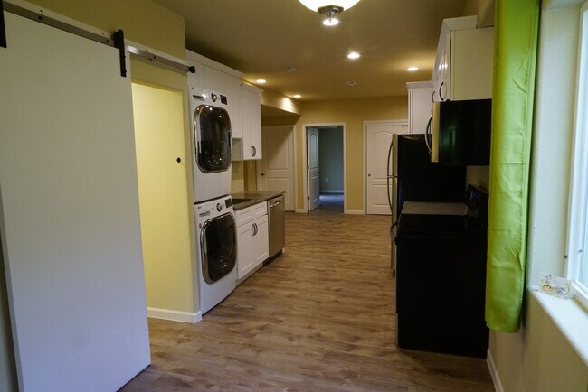 W/D in Unit - 6043 S Little River Way